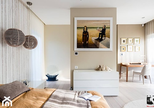 DOM W HAMBURGU - Duża beżowa sypialnia, styl nowoczesny - zdjęcie od ASAR projekt
