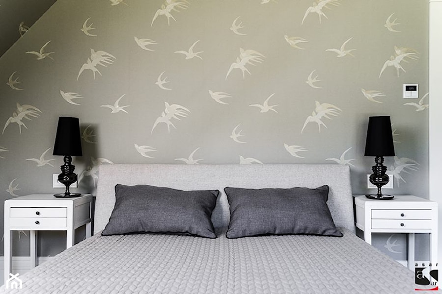 DOM W KOLECZKOWIE - Średnia szara sypialnia na poddaszu, styl nowoczesny - zdjęcie od ASAR projekt