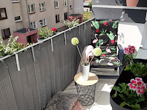 Balkon Pani Agi - Mały z donicami na kwiaty taras z tyłu domu, styl nowoczesny - zdjęcie od Inspiracje użytkowników