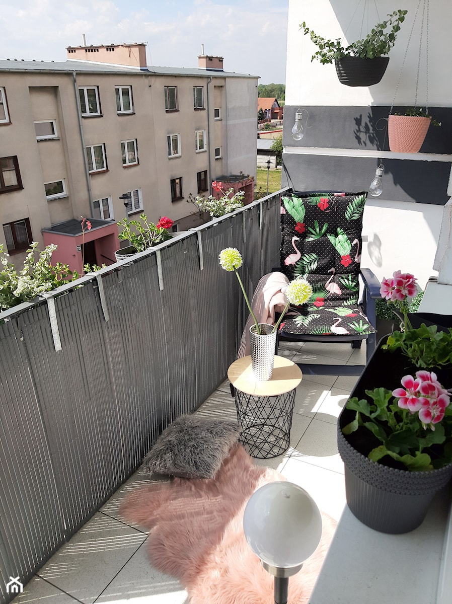 Balkon Pani Agi - Mały z donicami na kwiaty taras z tyłu domu, styl nowoczesny - zdjęcie od Inspiracje użytkowników