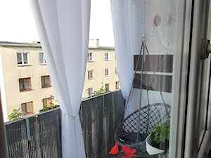 Balkon Pani Agi - Mały z fotelem wiszącym taras z tyłu domu, styl nowoczesny - zdjęcie od Inspiracje użytkowników