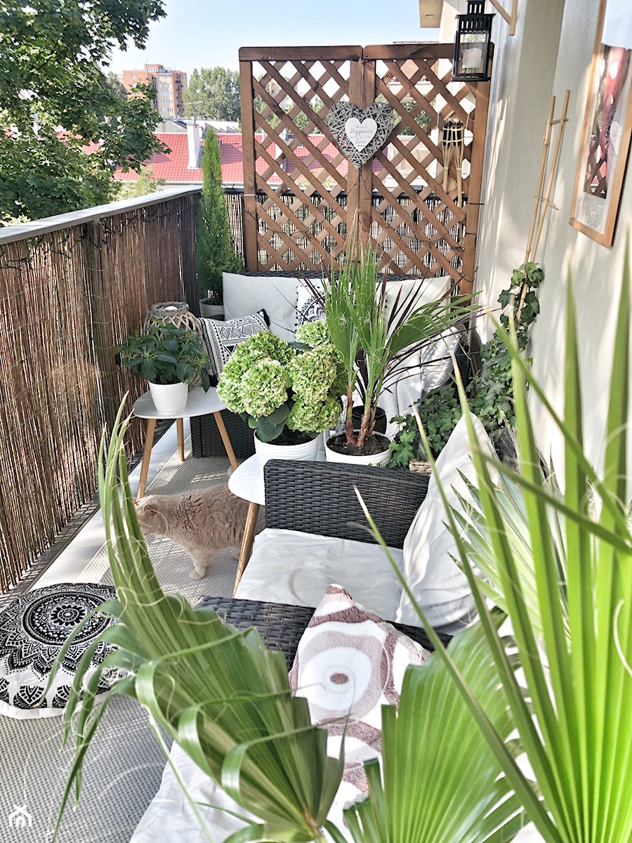 Balkon Pani Elwiry - Mały z meblami ogrodowymi z donicami na kwiaty taras rustykalny z tyłu domu, styl nowoczesny - zdjęcie od Inspiracje użytkowników