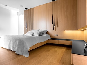 Ciepła sypialnia wykończona w drewnie - zdjęcie od UNDERWOOD Meble