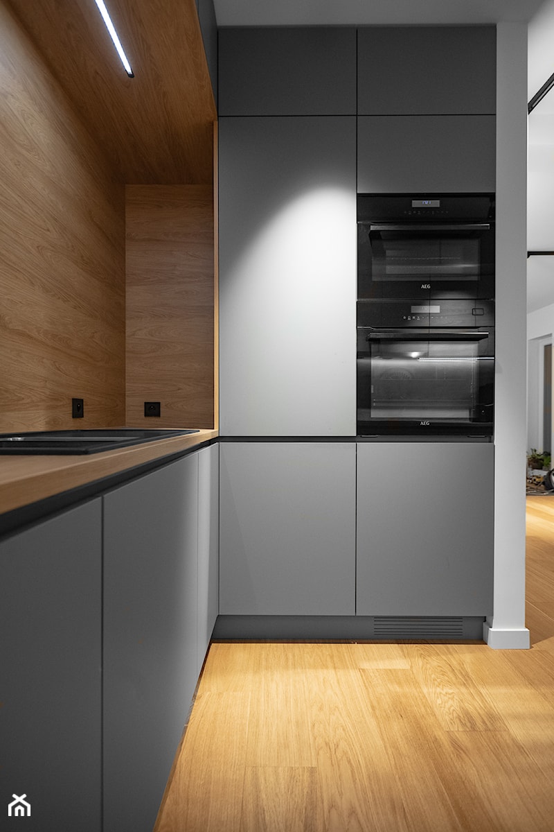 Ciepła i funkcjonalna przestrzeń kuchenna - zdjęcie od UNDERWOOD Meble