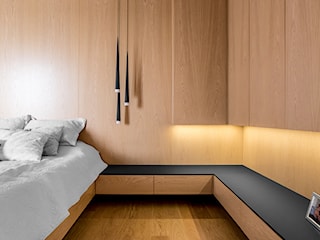 Ciepła sypialnia wykończona w drewnie