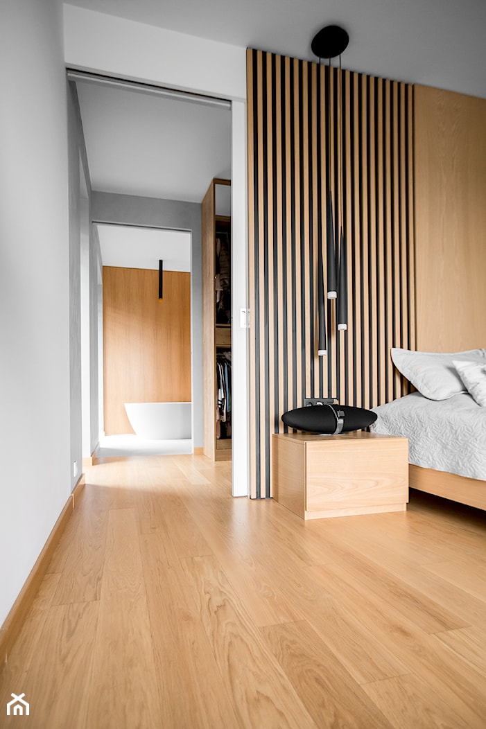 Ciepła sypialnia wykończona w drewnie - zdjęcie od UNDERWOOD Meble - Homebook