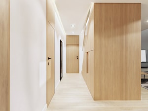 Biały korytarz z drewnem - zdjęcie od LINIA WNĘTRZ - PROJEKTOWANIE WNĘTRZ DOMÓW I MIESZKAŃ