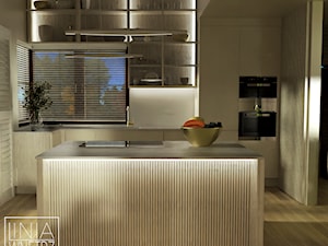 Kuchnia z narożnym oknem z wyspą kuchenną w stylu nowoczesnym. - zdjęcie od LINIA WNĘTRZ - PROJEKTOWANIE WNĘTRZ DOMÓW I MIESZKAŃ