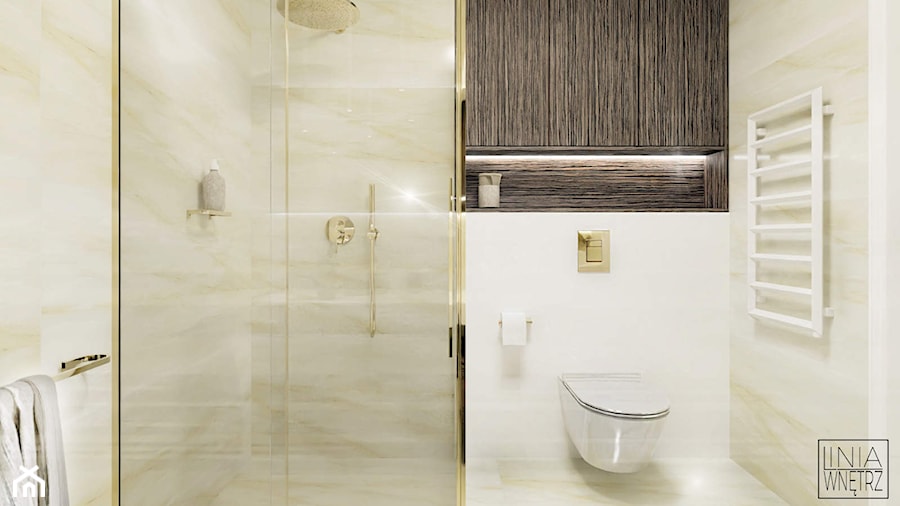 Projekt jasnej małej łazienki ze złotymi dodatkami w domu jednorodzinnym - zdjęcie od LINIA WNĘTRZ - PROJEKTOWANIE WNĘTRZ DOMÓW I MIESZKAŃ