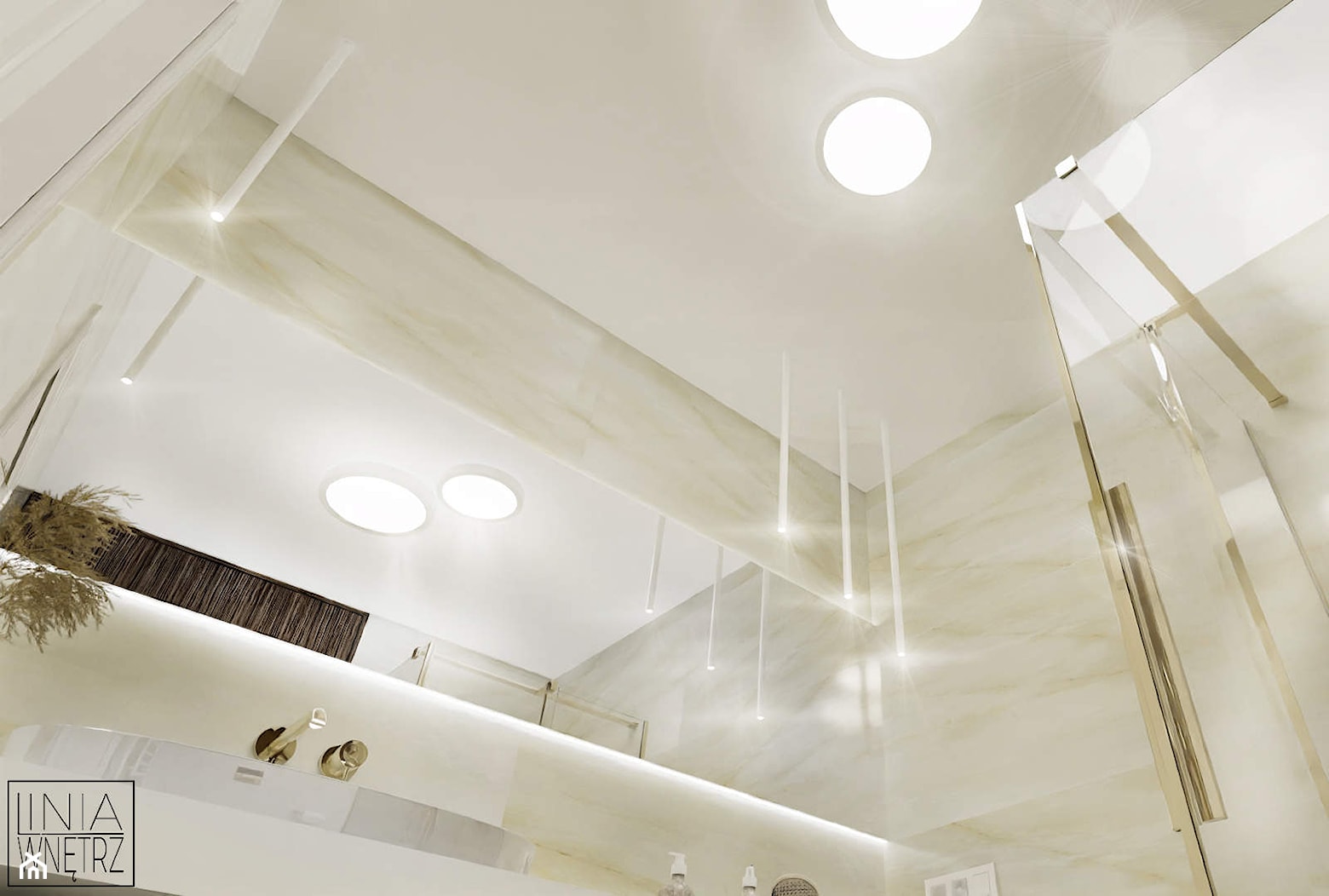 Projekt jasnej małej łazienki ze złotymi dodatkami w domu jednorodzinnym z dużym podświetlanym lustrem i dużym blatem pod umywalką - zdjęcie od LINIA WNĘTRZ - PROJEKTOWANIE WNĘTRZ DOMÓW I MIESZKAŃ - Homebook