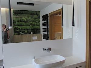 MIESZKANIE NA 5 - Średnia z lustrem ze szkłem na ścianie łazienka, styl nowoczesny - zdjęcie od 4DSGN ARCHITEKTURA WNĘTRZ