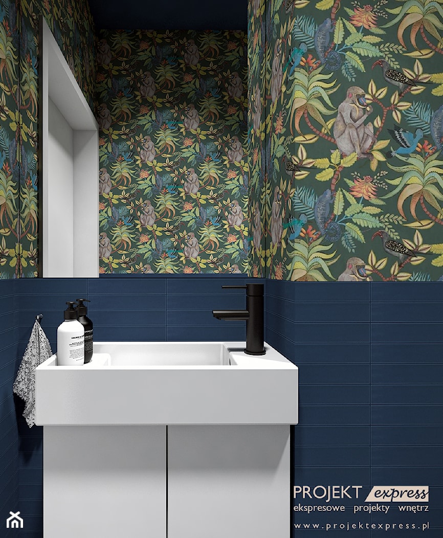 Toaleta z efektowną tapetą - zdjęcie od PROJEKT express - Homebook