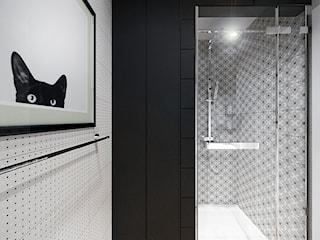 Mała łazienka - biało czarna klasyka, płytki z geometrycznym wzorem - 2,9 mkw!