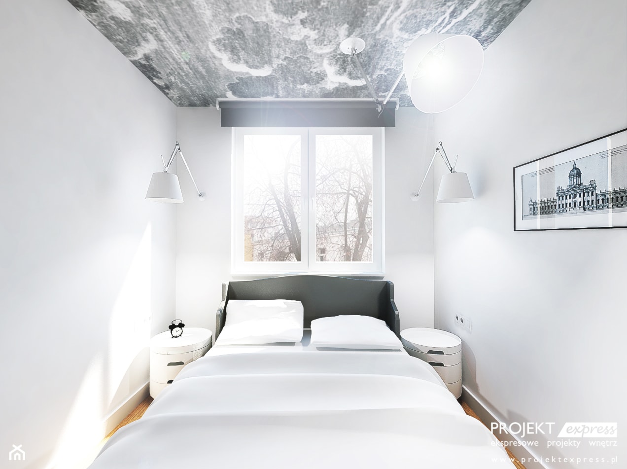 Piąta ściana z tapetą w białej sypialni - 8,6 mkw - zdjęcie od PROJEKT express - Homebook