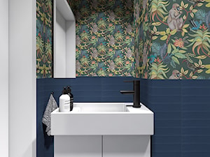 Toaleta z efektowną tapetą - zdjęcie od PROJEKT express