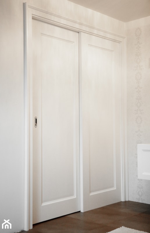 duże drzwi przesuwne białe, drzwi kasetonowe - zdjęcie od WOODYOU Sebastian Grabarczyk - Homebook