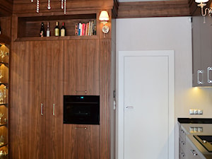 Klasyczne wnętrze domu w Józefowie - Kuchnia, styl tradycyjny - zdjęcie od WOODYOU Sebastian Grabarczyk
