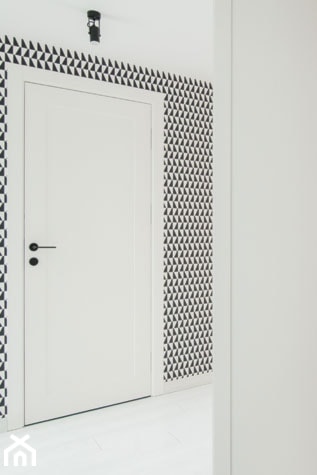 drzwi nowoczesne białe gładkie, zawiasy kryte, zamek magnetyczny - zdjęcie od WOODYOU Sebastian Grabarczyk - Homebook