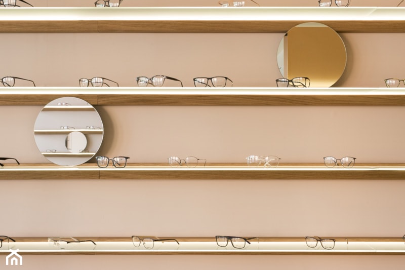 szklane podświetlane półki na okulary - zdjęcie od WOODYOU Sebastian Grabarczyk