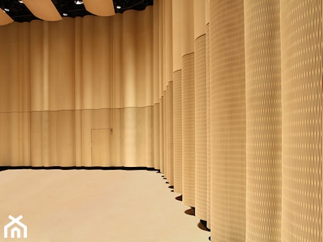 Aranżacje wnętrz - Biuro: Panele drewniane DUKTA - Acoustic Solutions. Przeglądaj, dodawaj i zapisuj najlepsze zdjęcia, pomysły i inspiracje designerskie. W bazie mamy już prawie milion fotografii!