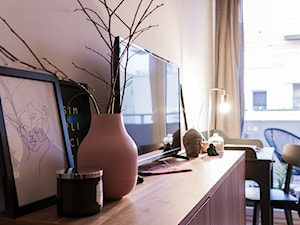 Kącik do pracy w salonie - zdjęcie od HouseStudio | projektowanie wnętrz | home staging