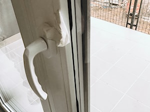 Drzwi balkonowe z wciśniętą uszczelką - zdjęcie od Odbiór mieszkania