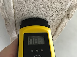 Pomiar wilgotności ścian - zdjęcie od Odbiór mieszkania