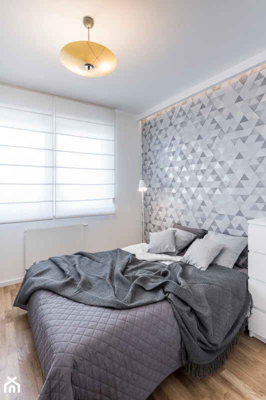 Mieszkanie w Poznaniu 02 - Średnia biała sypialnia, styl minimalistyczny - zdjęcie od JSM Architektura Wnętrz
