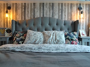 sypialnia z szarym łóżkiem - zdjęcie od Studio Projektowe Łowicz
