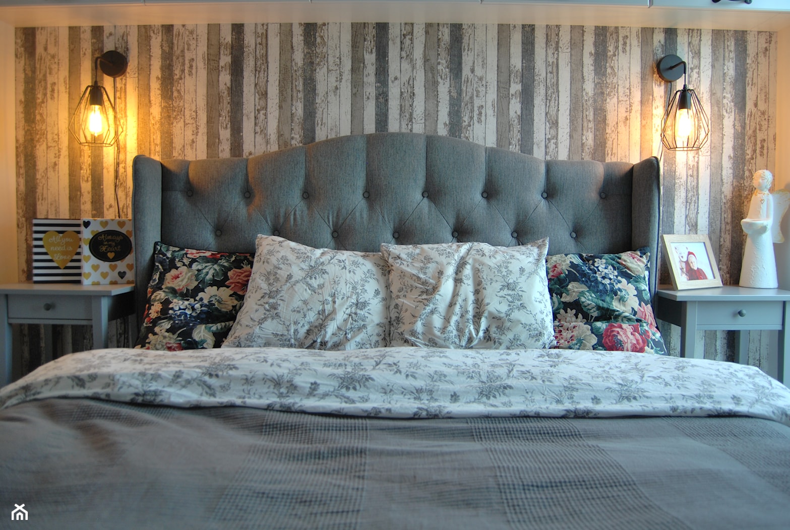 sypialnia z szarym łóżkiem - zdjęcie od Studio Projektowe Łowicz - Homebook