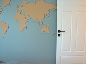 sypialnia z białymi drzwiami - zdjęcie od Studio Projektowe Łowicz