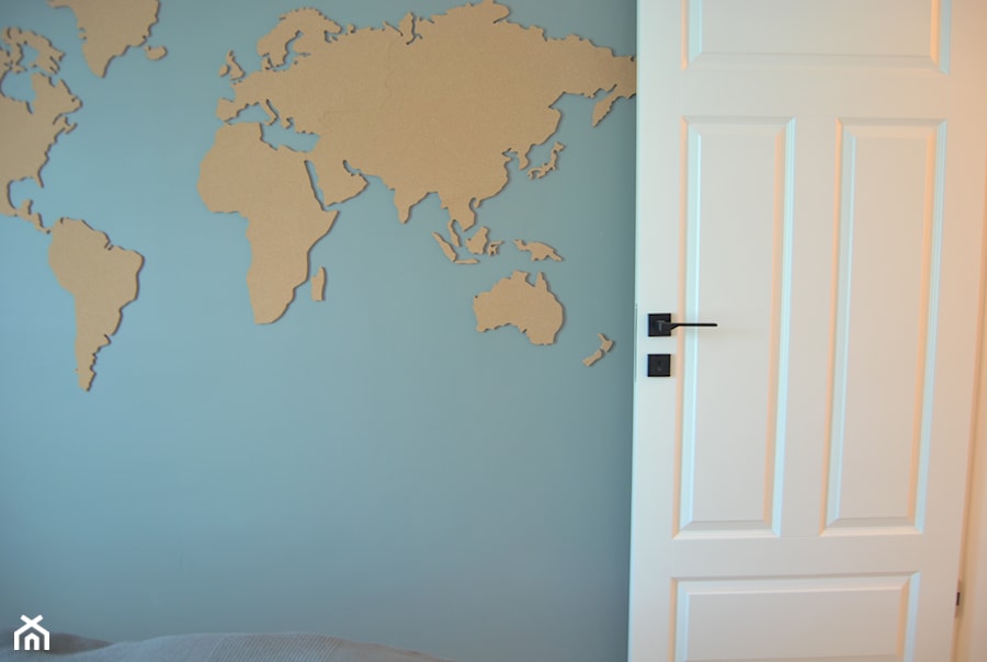 sypialnia z białymi drzwiami - zdjęcie od Studio Projektowe Łowicz