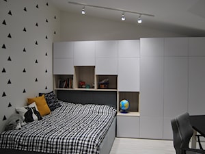 pokój nastolatki z dużym łóżkiem - zdjęcie od Studio Projektowe Łowicz