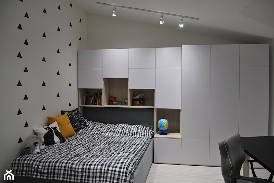 pokój nastolatki z dużym łóżkiem - zdjęcie od Studio Projektowe Łowicz