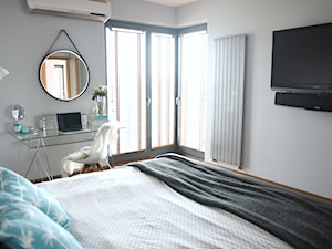 Metamorfoza sypialni - Mała szara sypialnia z balkonem / tarasem, styl tradycyjny - zdjęcie od sfmeble.pl