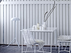 Mały biały salon, styl skandynawski - zdjęcie od sfmeble.pl