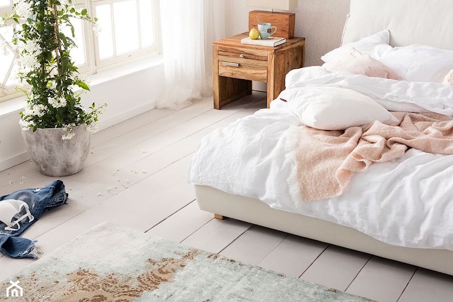 Mała biała szara sypialnia, styl tradycyjny - zdjęcie od sfmeble.pl