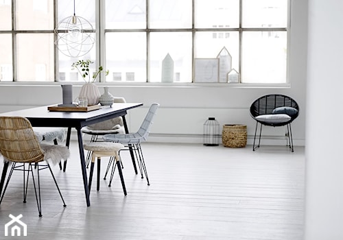 Rattan - Średnia biała jadalnia jako osobne pomieszczenie, styl minimalistyczny - zdjęcie od sfmeble.pl