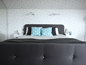 Metamorfoza sypialni - Mała sypialnia na poddaszu, styl skandynawski - zdjęcie od sfmeble.pl