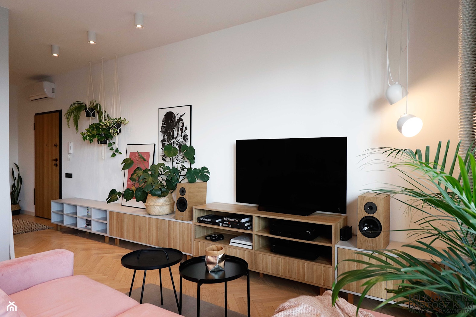 Mieszkanie w stylu amsterdamskim -salon. - zdjęcie od MILK/DESIGNS ARCHITEKTURA&WNĘTRZA - Homebook