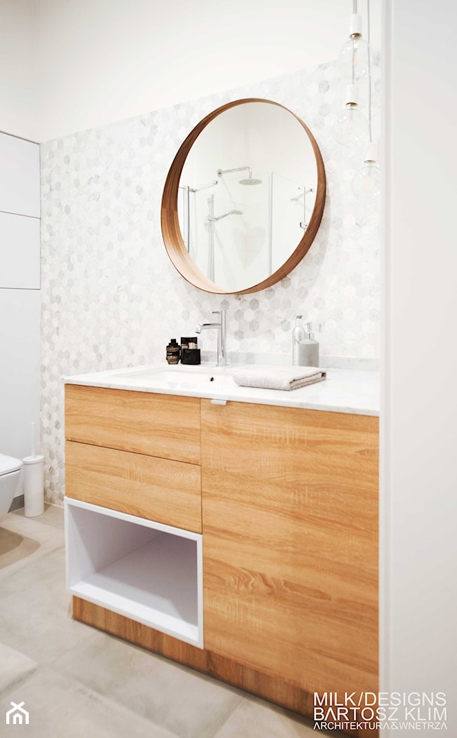 Kompaktowa kawalerka w stylu skandynawskim - łazienka. - zdjęcie od MILK/DESIGNS ARCHITEKTURA&WNĘTRZA - Homebook