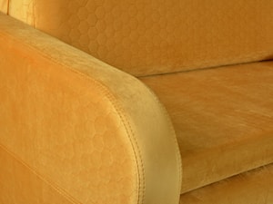 Miodowa żółta sofa pikowana ozdobna - zdjęcie od zpuh.meblomar