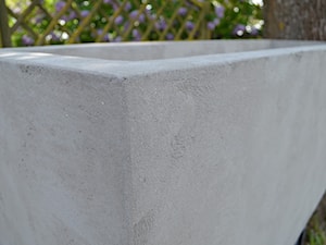 Donice imitujące beton 
