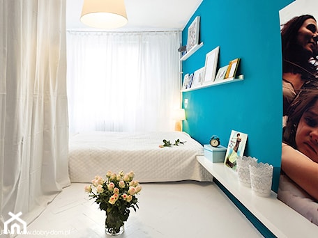 Aranżacje wnętrz - Sypialnia: Mieszkanie - "Vintage z Edwardem" - Mała niebieska sypialnia, styl vintage - OSOM.. Przeglądaj, dodawaj i zapisuj najlepsze zdjęcia, pomysły i inspiracje designerskie. W bazie mamy już prawie milion fotografii!