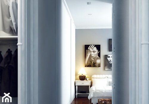 Mieszkanie - ul. Bartycka Warszawa - Średnia biała szara sypialnia z garderobą, styl glamour - zdjęcie od OSOM.