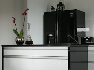 Odrobina minimalizmu - Kuchnia, styl minimalistyczny - zdjęcie od M DESIGN - projektowanie i aranżacja wnętrz