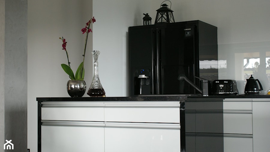 Odrobina minimalizmu - Kuchnia, styl minimalistyczny - zdjęcie od M DESIGN - projektowanie i aranżacja wnętrz
