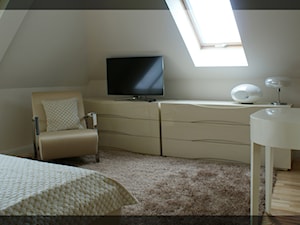 Dwupoziomowy apartament - Sypialnia, styl nowoczesny - zdjęcie od M DESIGN - projektowanie i aranżacja wnętrz
