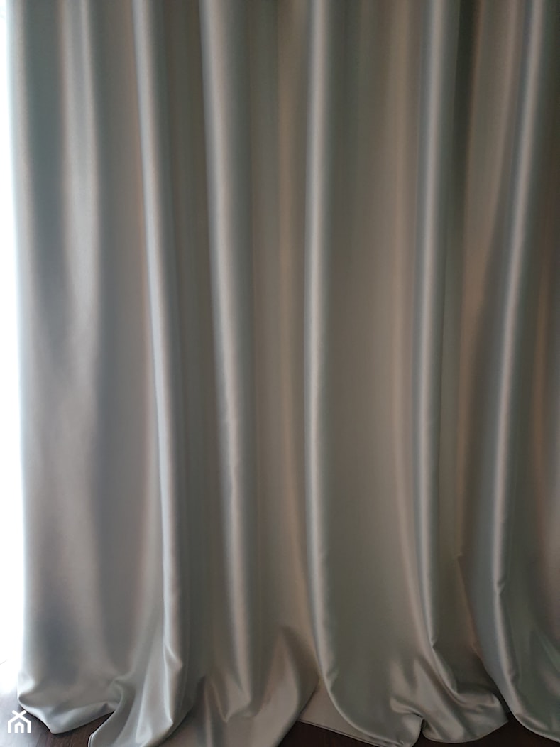 Zasłona srebrno-szara typu blackout - zdjęcie od Grace Firany Studio Dekoracji Okien i Wnętrz - Homebook