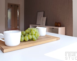 Dwupokojowe mieszkanie w Raciborzu - Biały salon z kuchnią, styl nowoczesny - zdjęcie od nanoSTUDIO - Homebook